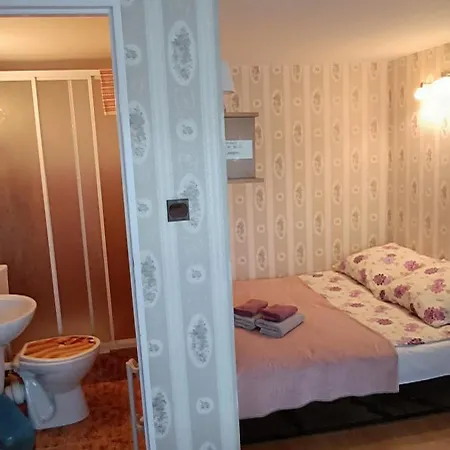 Gucio 홈스테이 웨바